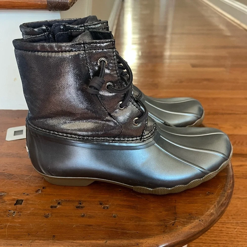 Sperry Kids Metallic Blue Duck Boots, size 5, like new